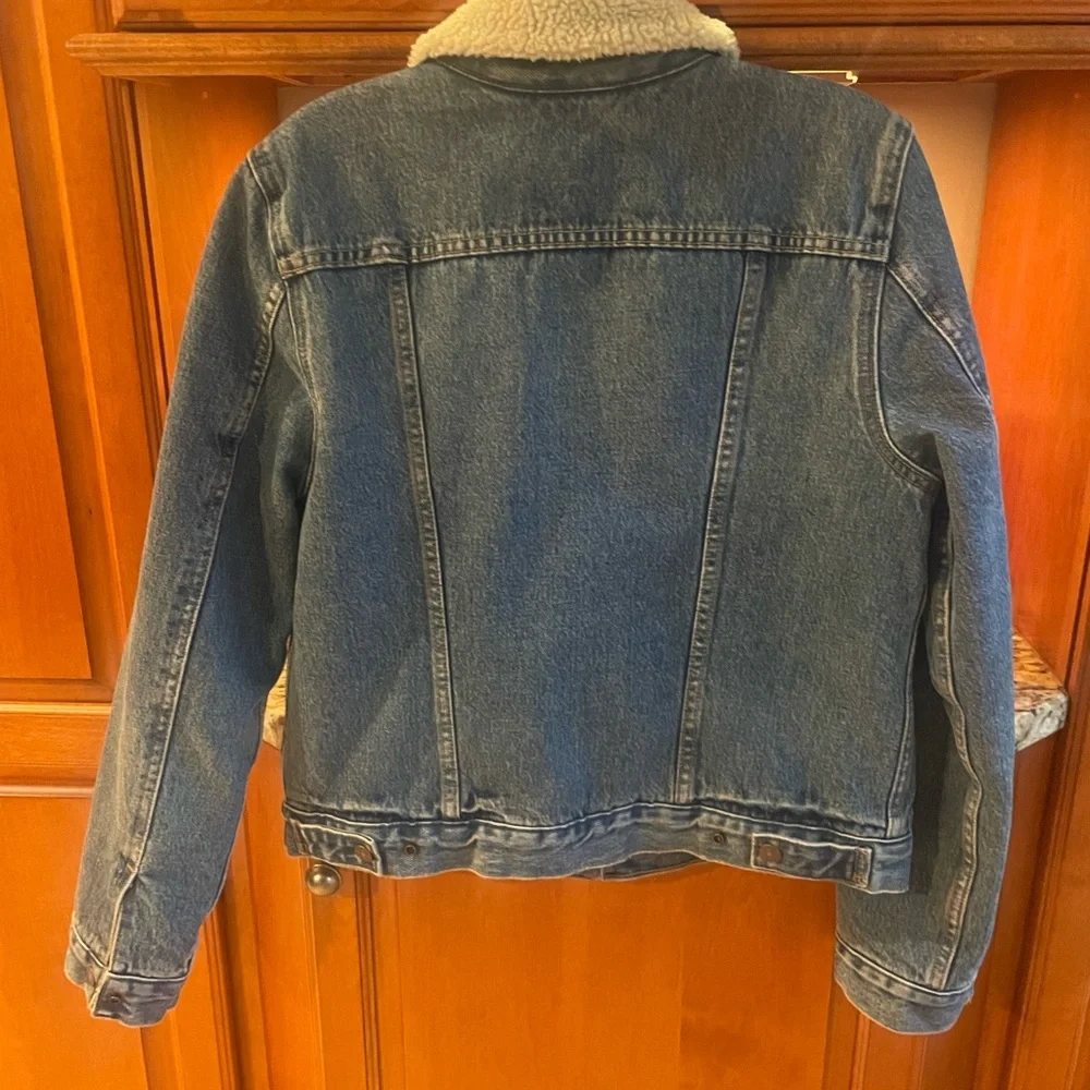 Levi's Blue Denim Jacket with Cream Sherpa Collar - Picture 3 of 3
